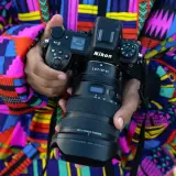 Nikon Z6 z obiektywem 14-24mm f/2.8 S. Idealny aparat na początek przygody z fotografią, w kolorowym stroju.