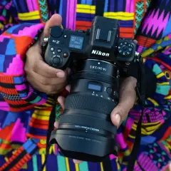 Nikon Z6 z obiektywem 14-24mm f/2.8 S. Idealny aparat na początek przygody z fotografią, w kolorowym stroju.