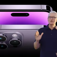 Tim Cook obok fioletowego iPhone'a 14 z widocznym modułem aparatów.