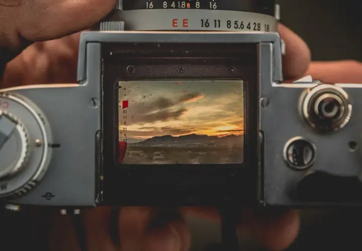 W którym roku wynaleziono aparat fotograficzny i dlaczego to ważne?