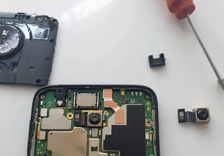 Ile kosztuje wymiana aparatu w telefonie? Sprawdź ceny i modele