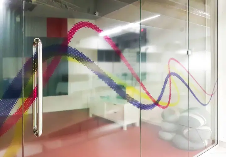 Folia plombowa do druku cyfrowego - wybierz najlepsze rozwiązania dla swojego projektu