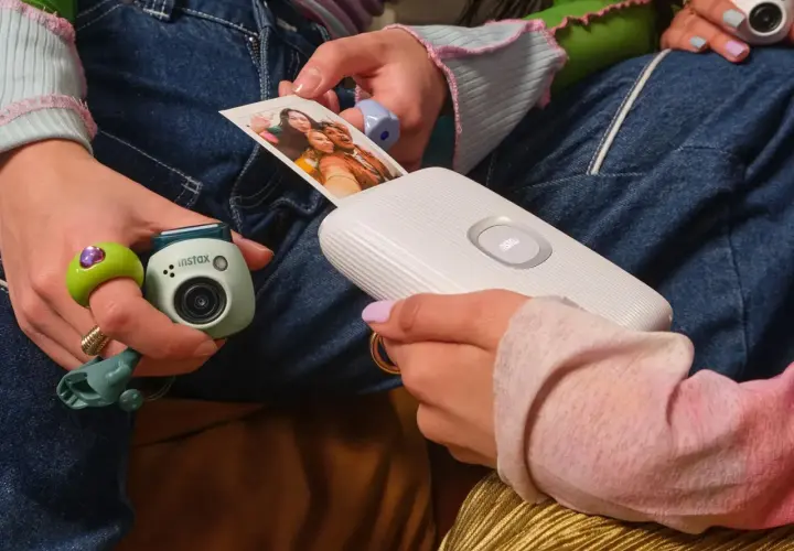 Drukarka do zdjęć z telefonu Instax drukuje wspomnienia. Sprawdź ranking najlepszych modeli!