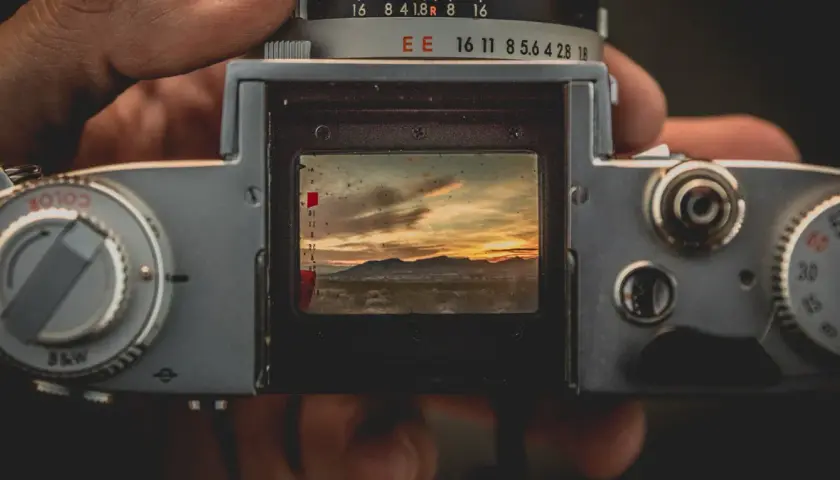 W którym roku wynaleziono aparat fotograficzny i dlaczego to ważne?