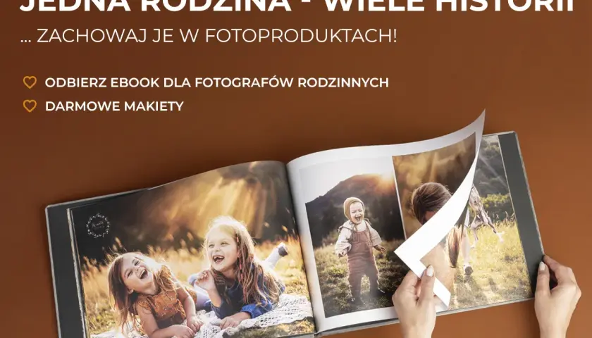 Otwarta fotoksiążka z uśmiechniętymi dziećmi, zachowaj wspomnienia w rozdzielczości full hd.