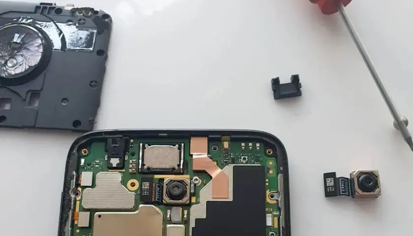 Ile kosztuje wymiana aparatu w telefonie? Sprawdź ceny i modele