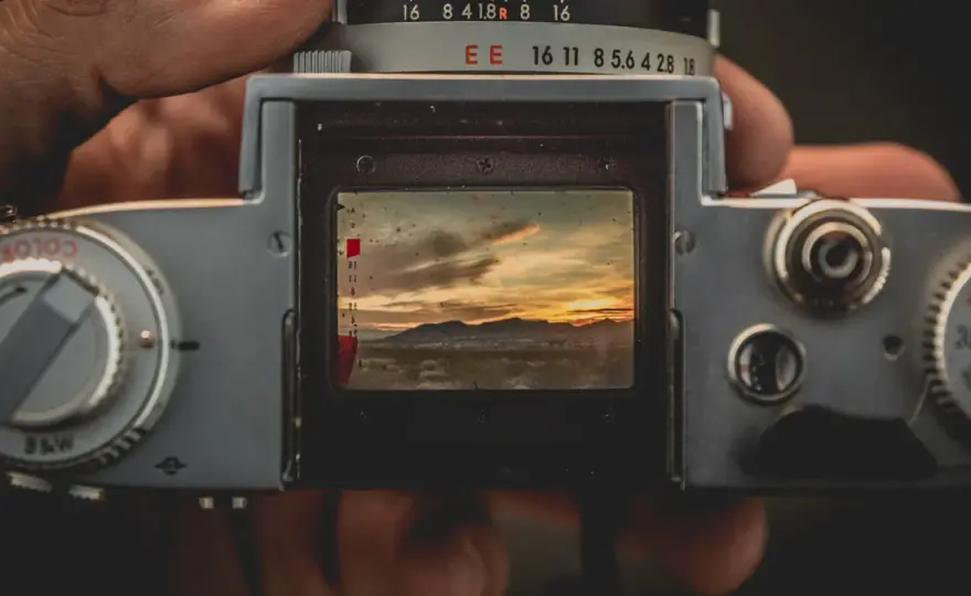 W którym roku wynaleziono aparat fotograficzny i dlaczego to ważne?