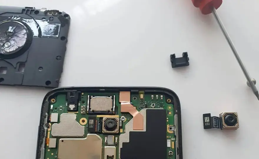 Ile kosztuje wymiana aparatu w telefonie? Sprawdź ceny i modele