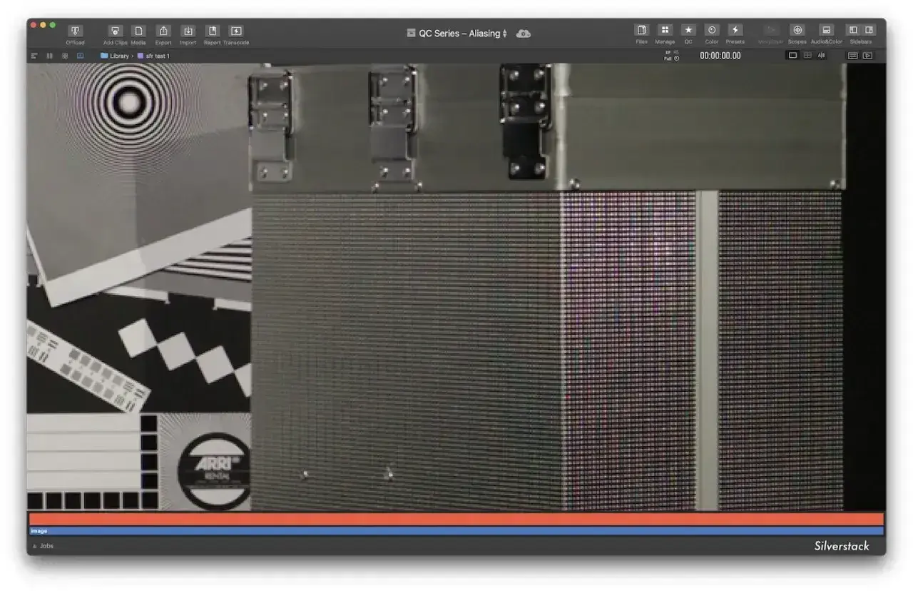 Test obrazu wideo pokazuje, jak wygląda aliasing. Widoczne są wzory i tekstury, które pomagają zrozumieć, aliasing co to jest.