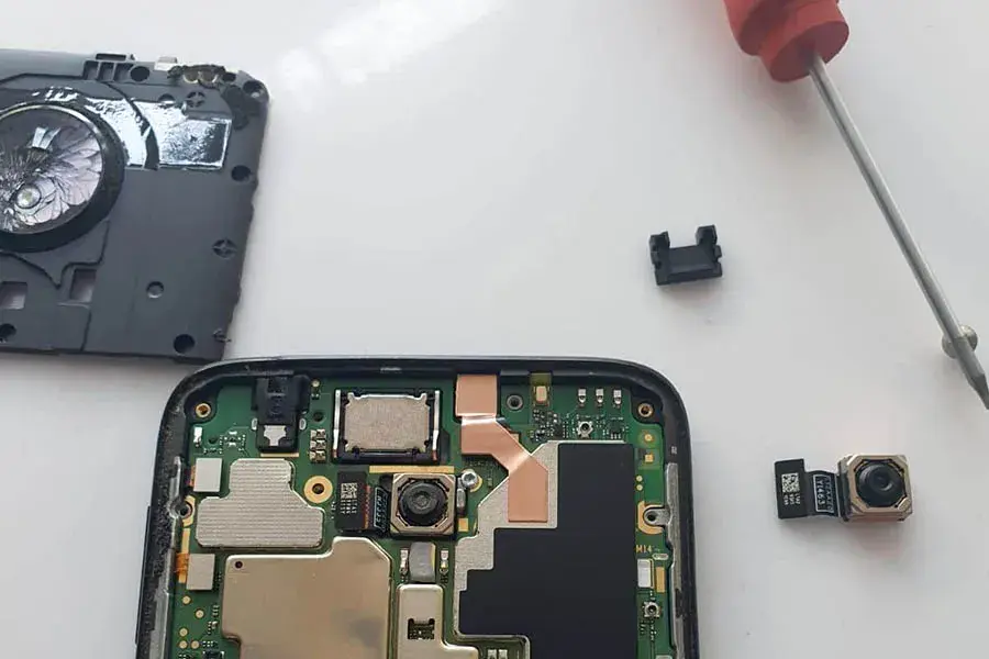 Ile kosztuje wymiana aparatu w telefonie? Sprawdź ceny i modele