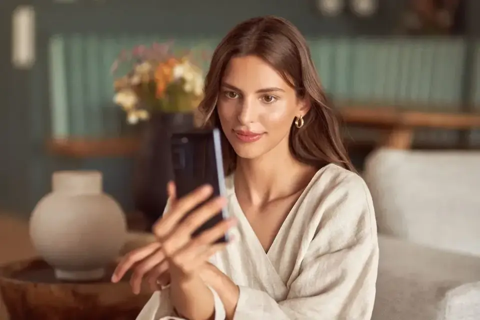 Selfie w lustrze - jak zrobić naturalny kadr?
